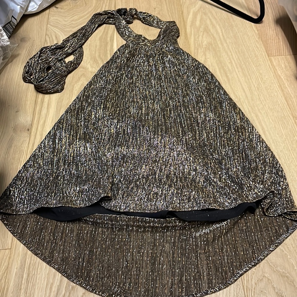 ASTR the label metallic top